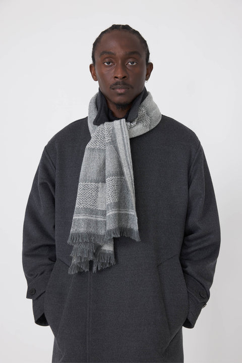 定価3.9万 新品 STEFAN COOKE Slashed scarf グレー 定価3.9万 新品 STEFAN COOKE Slashed scarf グレー - メルカリ